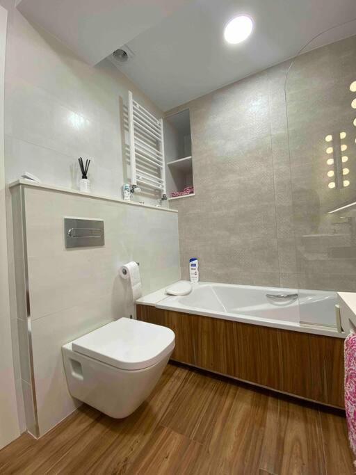 Apartamento A 100Metros De La Playa De San Lorenzo Gijon Exterior photo